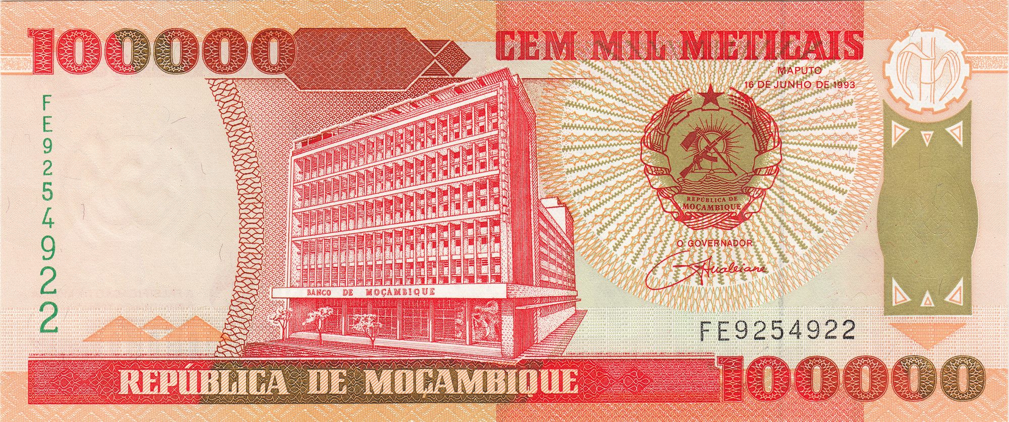 Mozambique P139 100000 Meticais 1993 UNC—AK-47—Modernism—Dam