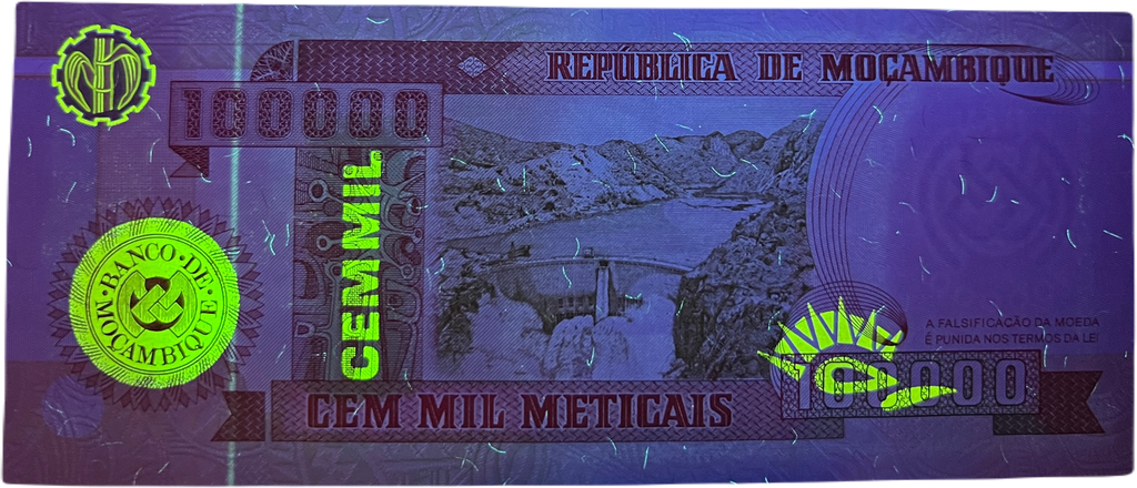 Mozambique P139 100000 Meticais 1993 UNC—AK-47—Modernism—Dam