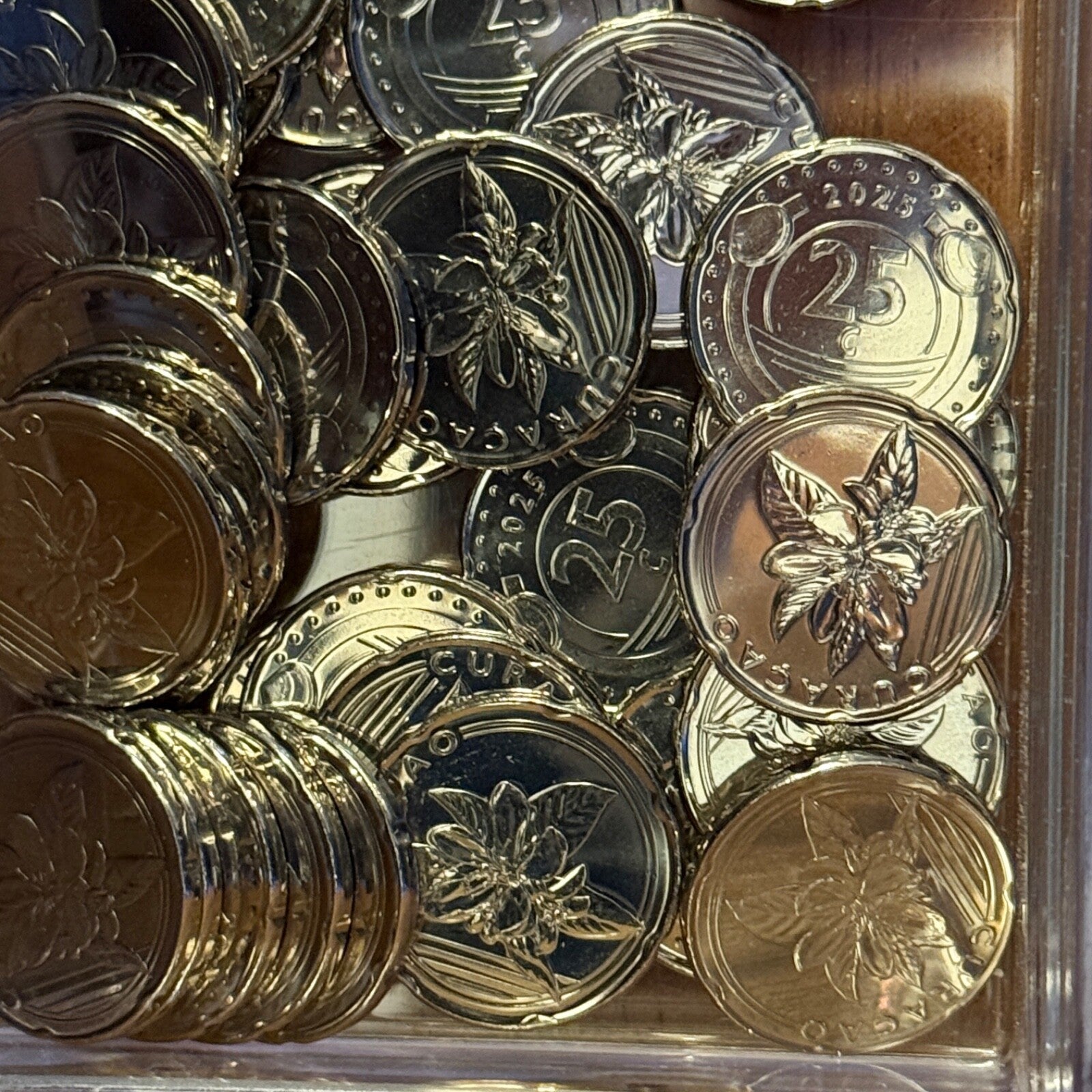 CURACAO 25 cent 2025 UNC - World's Newest Currency March 2025! N# 462588 Combine0