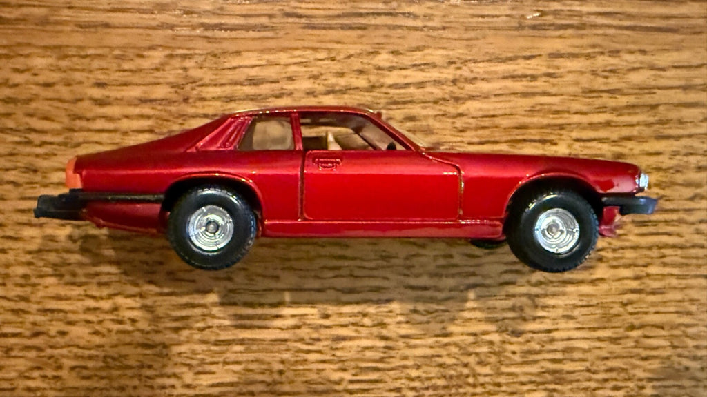 Corgi 319 Jaguar 319 in original box as shown8