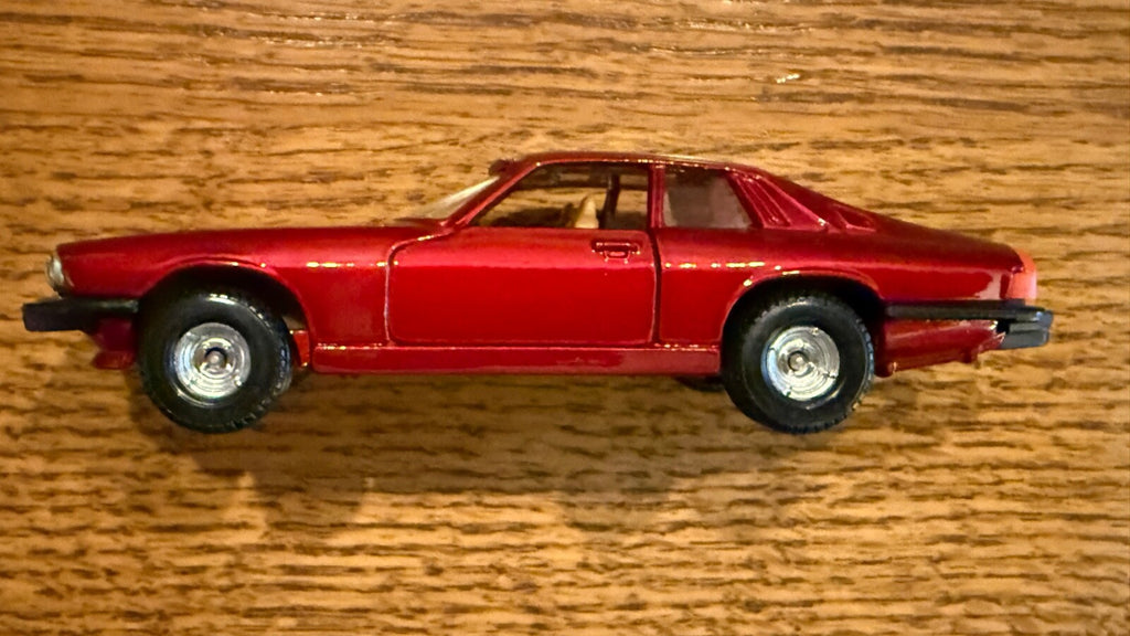 Corgi 319 Jaguar 319 in original box as shown6
