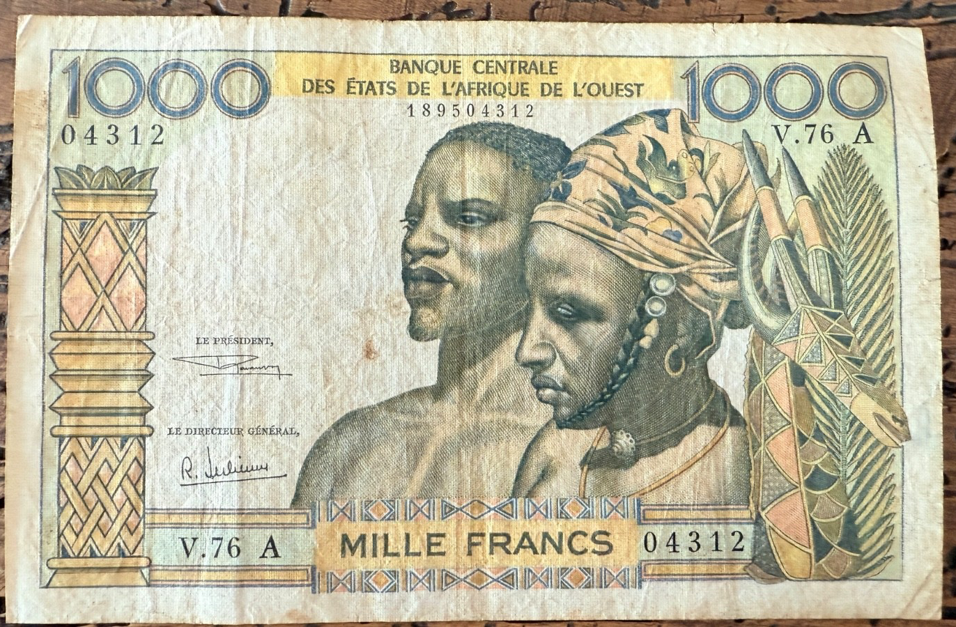 NO TARIFFS TO US West African States IVORY COAST 1000 francs P-103Af s/n 043120