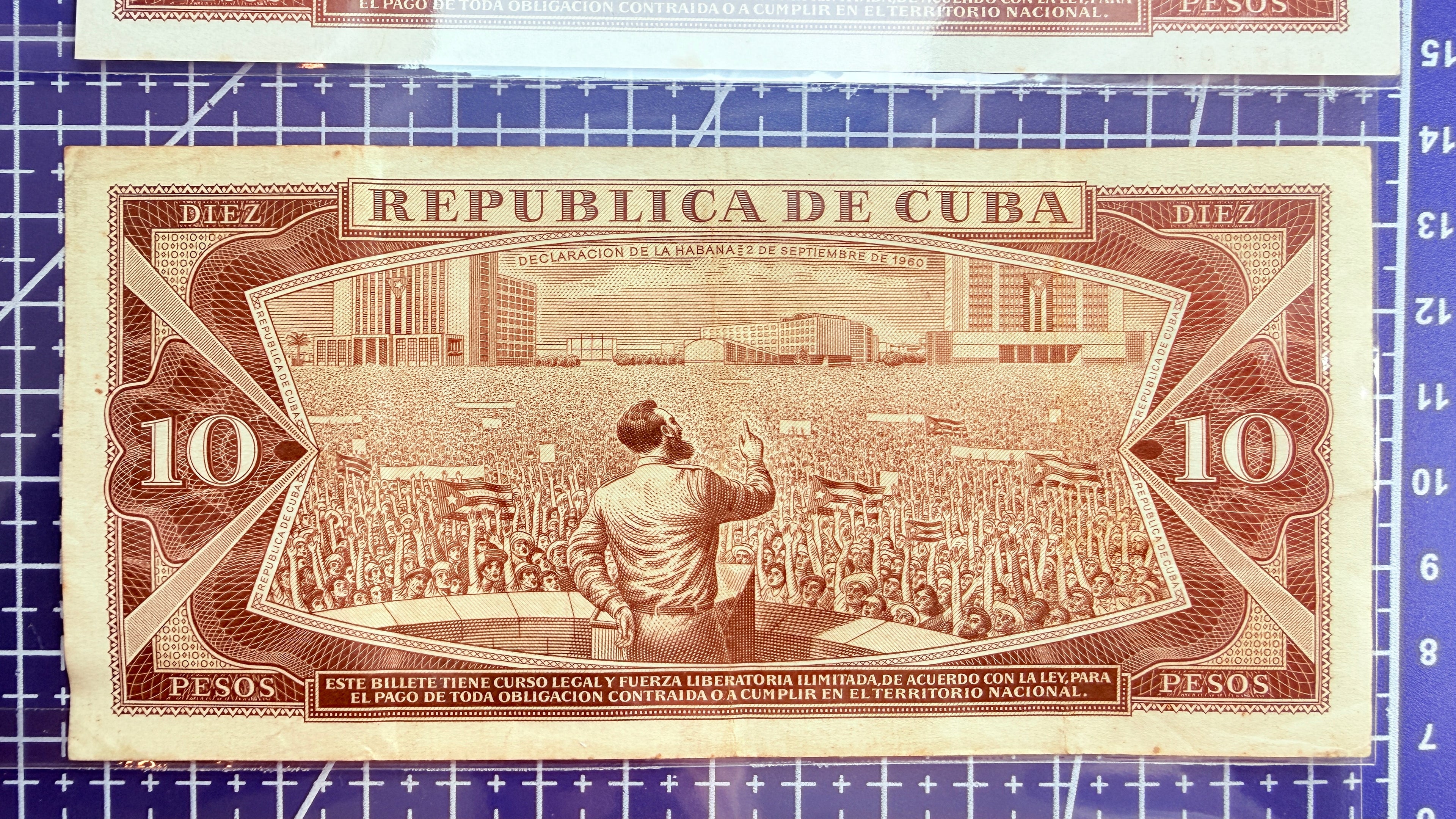 Caribbean P104 10 pesos—FIDEL SPEECH—Beautiful Artwork Designed in Prague