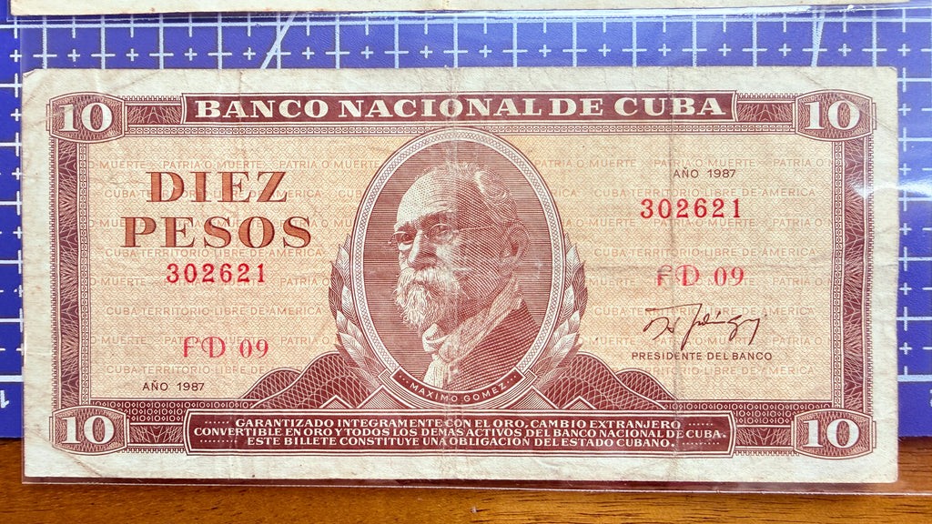 Caribbean P104 10 pesos—FIDEL SPEECH—Beautiful Artwork Designed in Prague